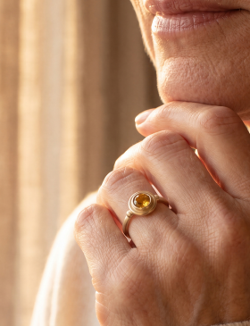 Golden Sapphire Bes Ring