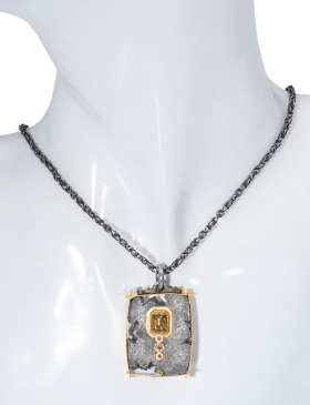 Framed Talentum Pendant Necklace